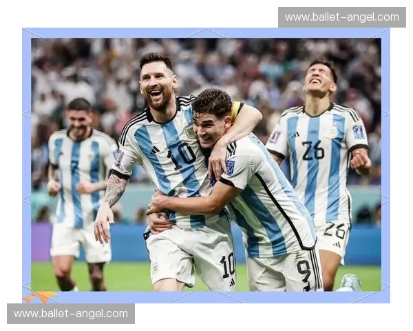 巅峰对决:世界杯决赛激情碰撞全球球迷热血盛宴 巅峰对决:世界杯决赛激情碰撞全球球迷热血盛宴